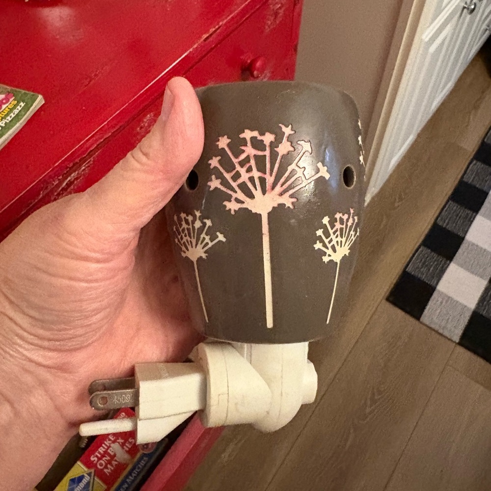 Scentsy retired Ceramic Night Light with Dandelion Design